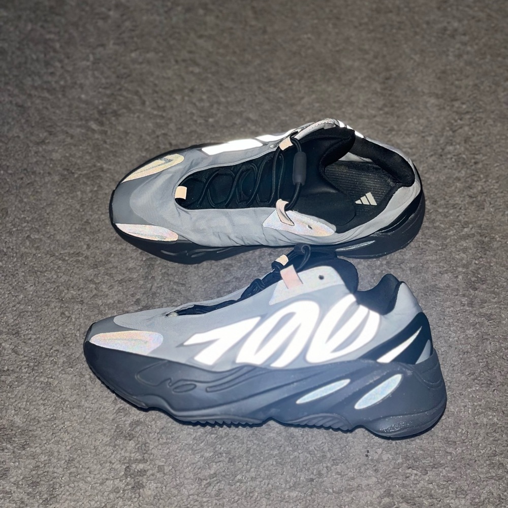 “AUTHENTIC” YEEZY700 sneakers/Copper Fade